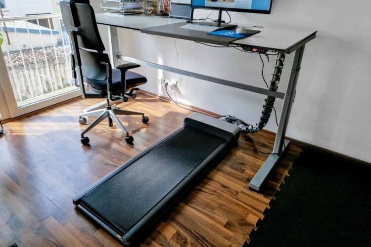 Mit einem Schreibtisch Laufband lassen sich Rückenprobleme lindern