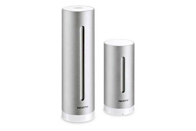 Die Netatmo Smarte Wetterstation (li.) mit Innenraum-Modul (re.) ist kompatibel mit Alexa und HomeKit