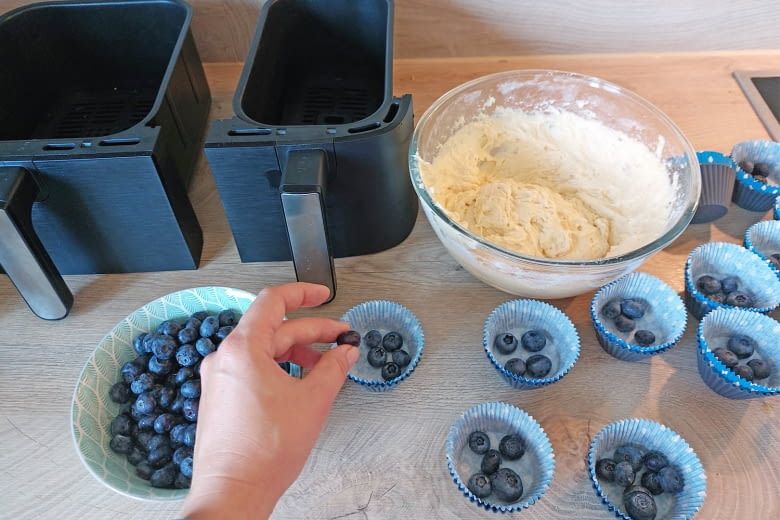 Bei uns passten in beide Garkörbe insgesamt bis zu 12 Muffins