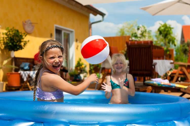 Auch bei kleinen Becken sollte die Wasserqualität regelmäßig geprüft und optimiert werden