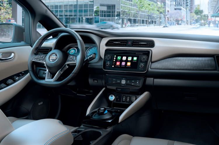 Innen gestaltet sich der 2018er Nissan Leaf wieder konventioneller als sein Vorgänger.