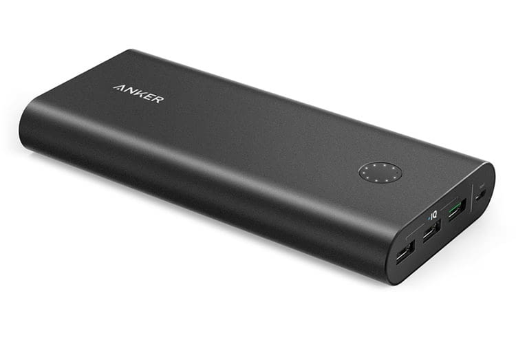 Anker PowerCore+ 26800 mAh Powerbank: die Bedienung erfolgt über den Druckknopf auf der Oberseite