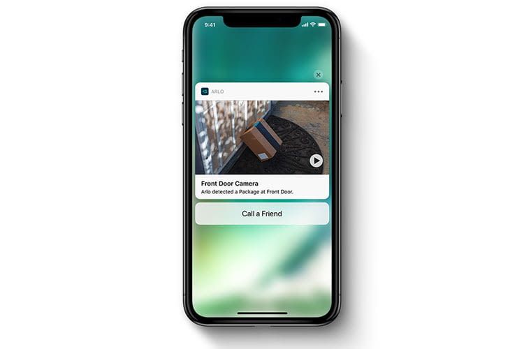 Via Arlo App erhalten Nutzer Live-Bilder und erkennen beispielsweise, dass ein bestelltes Paket abgestellt wurde