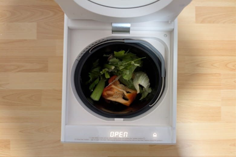 Die Klappe des SF 25 &ouml;ffnet sich nur auf Knopfdruck.