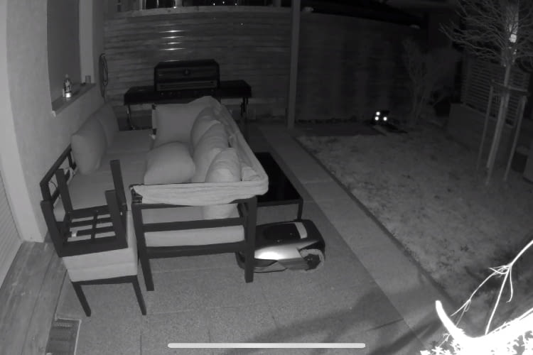 Die Nachtsicht ohne Flutlicht, liefert bereits ein gutes Bild