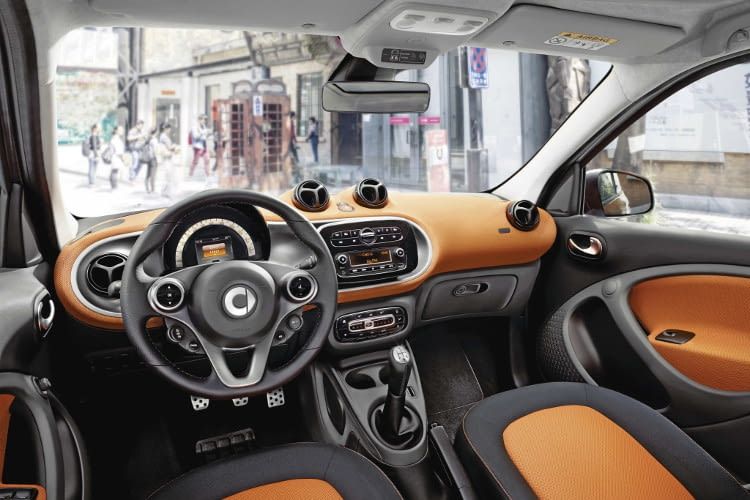 Der smart forfour EQ in der Passion Austattungslinie bietet knallige Farben für das Intenieur.