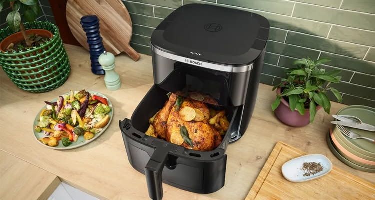 Dieser Airfryer gart alle Lebensmittel in einem Korb statt in zwei