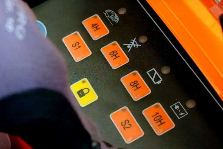 La programmazione del tosaerba robotizzato Yard Force SA500ECO è un gioco da ragazzi. Basta premere un pulsante