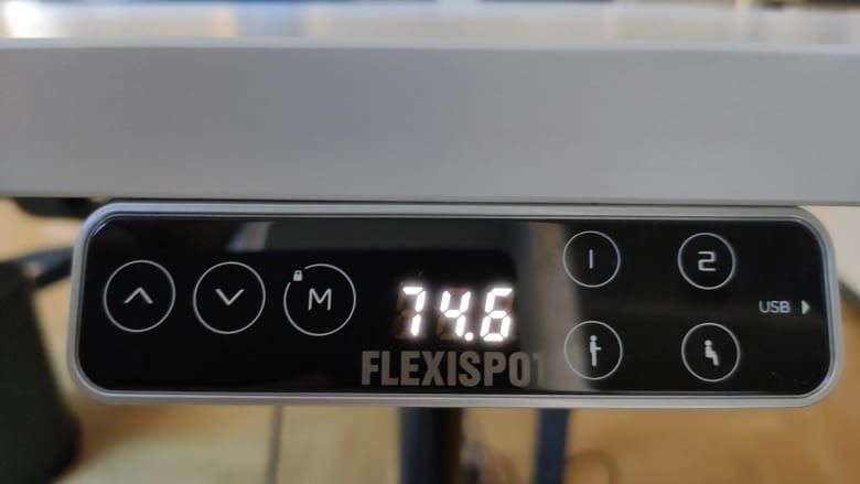 Insgesamt bietet der FlexiSpot E8 vier verschieden Memory-Funktionen