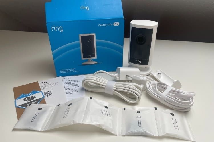 Das Netzkabel der Ring Outdoor Cam Pro hat eine L&auml;nge von ca. 5,50 Meter