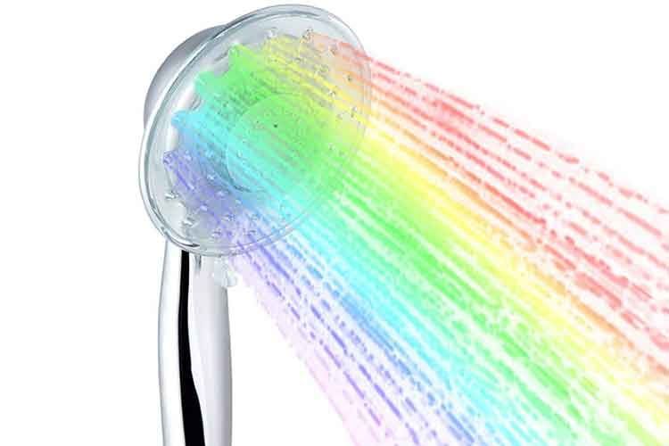 Farbiger Regenbogen in der Dusche - der LEDGLE LED Duschkopf macht's möglich