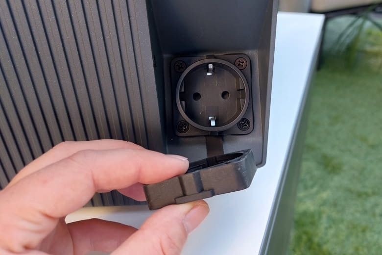 Dieser Speicher liefert per Notstromsteckdose jederzeit Energie