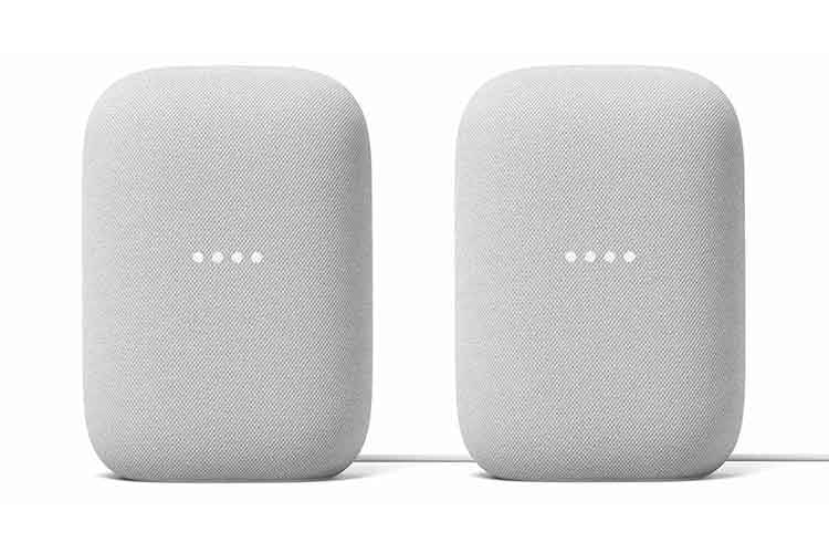 Zwei Google Nest Audio lassen sich zu einem Stereo-Lautsprecherpaar verbinden