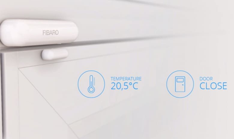 Der Fibaro Türsensor an der Terassentür achtet darauf, dass die Wohnung nicht auskühlt