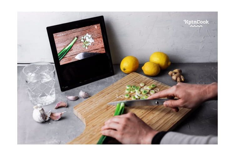 Mit Echo Show zeigt der Skill wie in der App Bilder zu den Kochschritten an