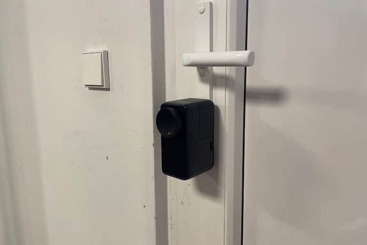 Das SwitchBot Lock Pro ist vollständig in schwarz gehalten