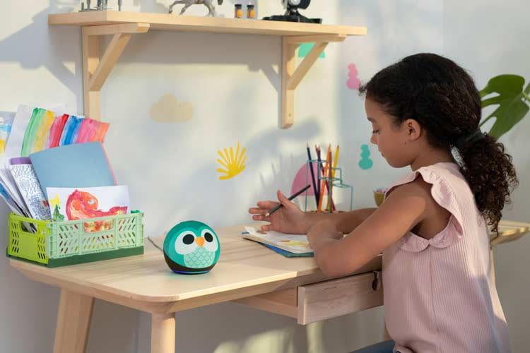 Mit Echo Dot Kids lassen sich auch Lernzeiten über individuelle Alexa Wecker festlegen