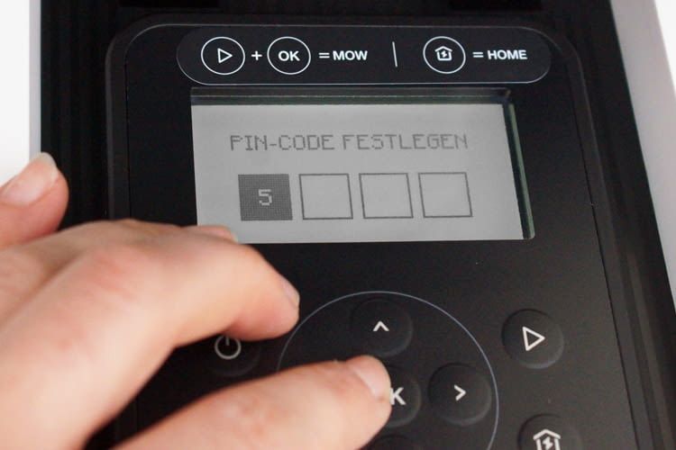 Meist wird der PIN-Code per App oder über Tasten am Display erstellt