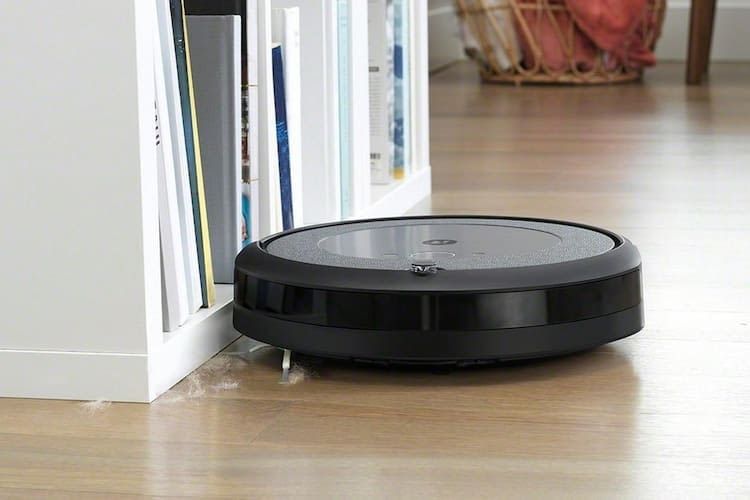 Dank der vollständig gummierten Doppelbürste eignet sich der iRobot Roomba i3 Plus besonders für das entfernen langer Haare.