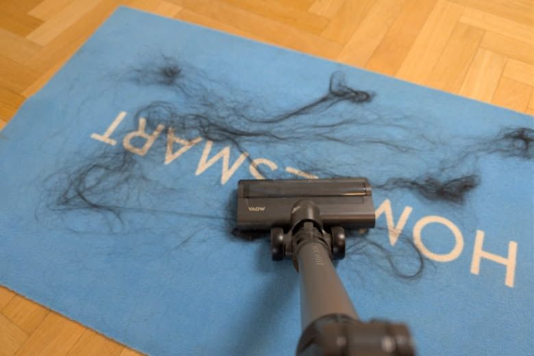 Beim aufsaugen von Haaren konnte der Mova S2 nicht &uuml;berzeugen.