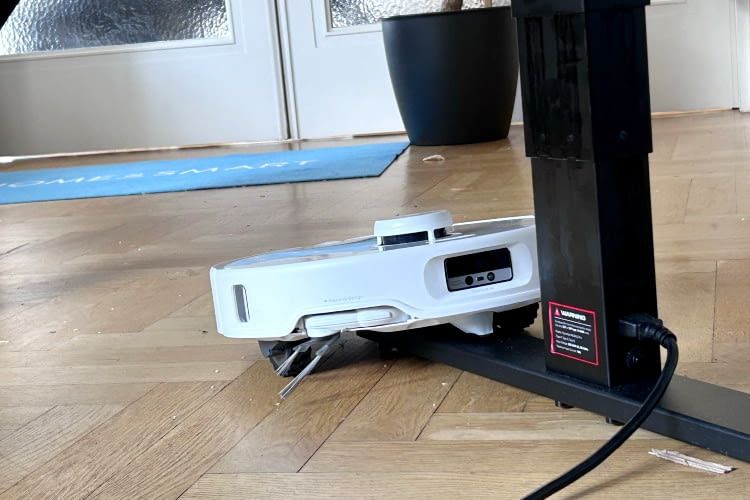Auch Qrevo Curv überwindet hohe Schwellen bis 4 Zentimeter