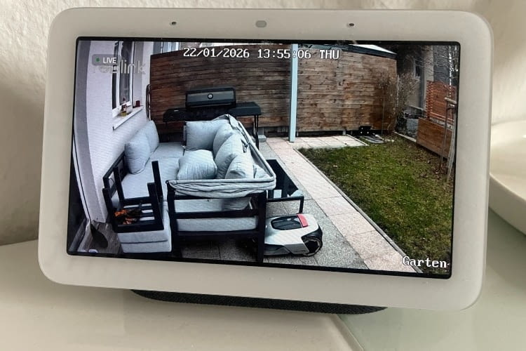 Das Zusammenspiel mit Google Home - hier auf dem Nest Hub - funktionierte perfekt