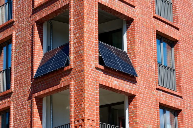 Balkonkraftwerke mit Notstrommodus haben immer einen Speicher