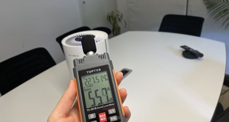 In einem Meter Abstand ergibt selbst die höchste Lüfterstufe nur einen Wert von rund 55 Dezibel