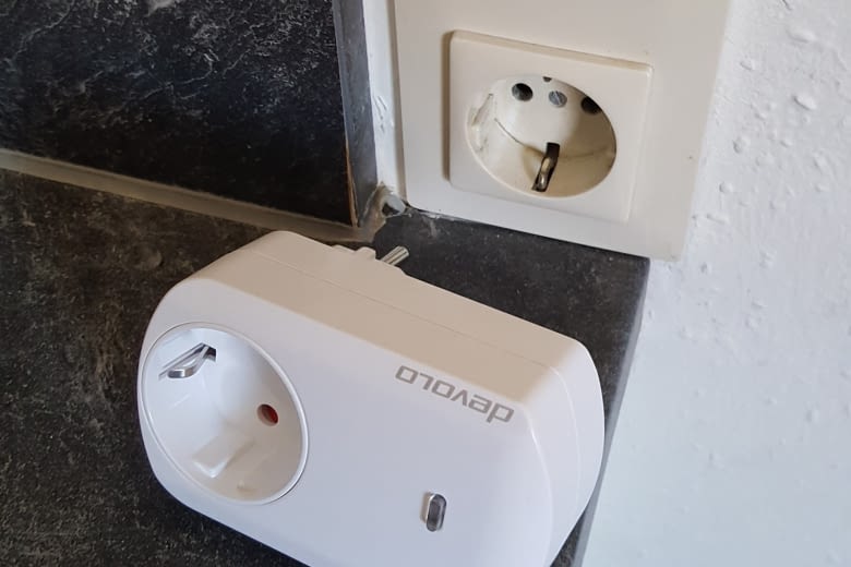 Der Smart Plug ist im Vergleich zu Konkurrenzmodellen klobig und kann so nicht überall eingesteckt werden