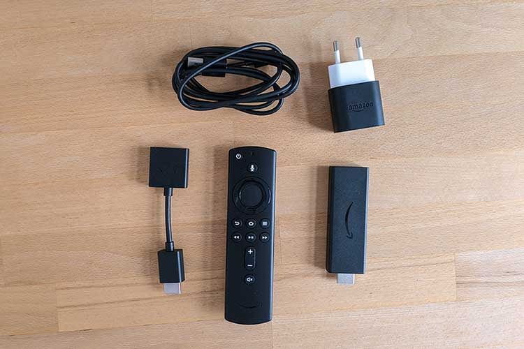 Amazon Fire TV Stick Full HD kommt mit Netzteil, USB-Kabel, Alexa-Fernbedienung und HDMI-Verlängerung