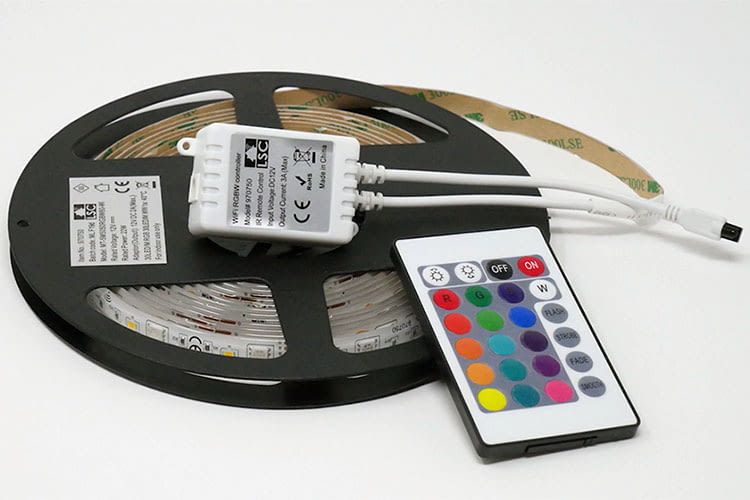 Sehr gut: Der LSC Smart Connect Multicolor LED Strip verfügt über zusätzliche weiße LEDs