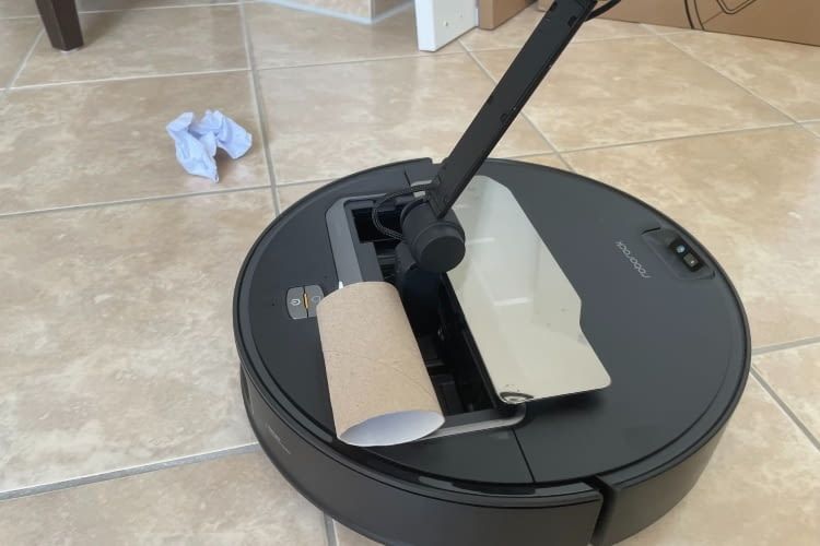 Die Toilettenpapierrolle fiel leider immer wieder vom Arm