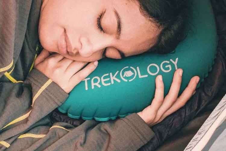 Perfetto per campeggiatori e giramondo - Trekology Aluf 2.0 è il cuscino per gli amanti dell'outdoor