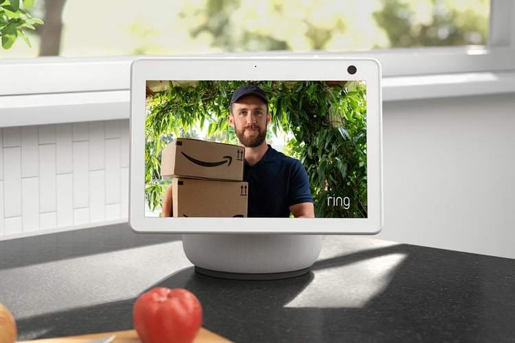 Echo Show può persino visualizzare le immagini in diretta di una telecamera di sorveglianza.