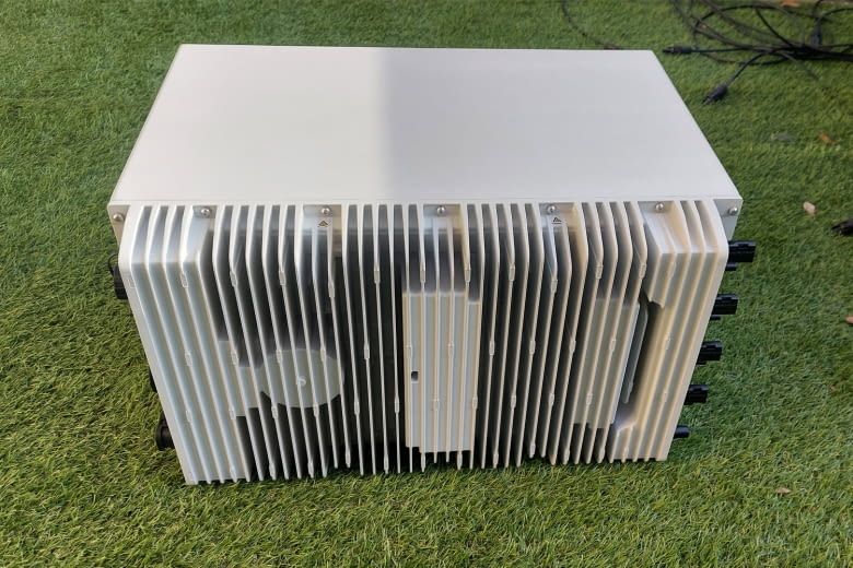 Statt eines L&uuml;fters besitzt dieses Ger&auml;t K&uuml;hlrippen, die f&uuml;r einen besonders leisen Betrieb sorgen