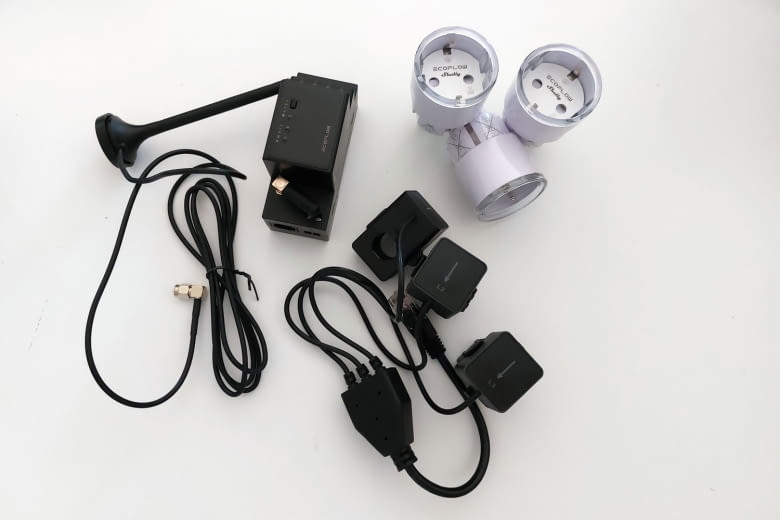 Der Speicher kann u.a. mit dem EcoFlow Smart Meter (links) und EcoFlow Smart Plugs gekoppelt werden