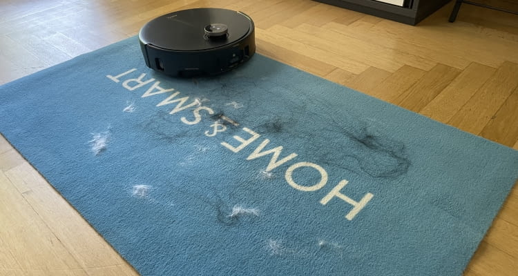 Den Teppich reinigte der Mova Z60 Ultra Roller Complete sehr gründlich