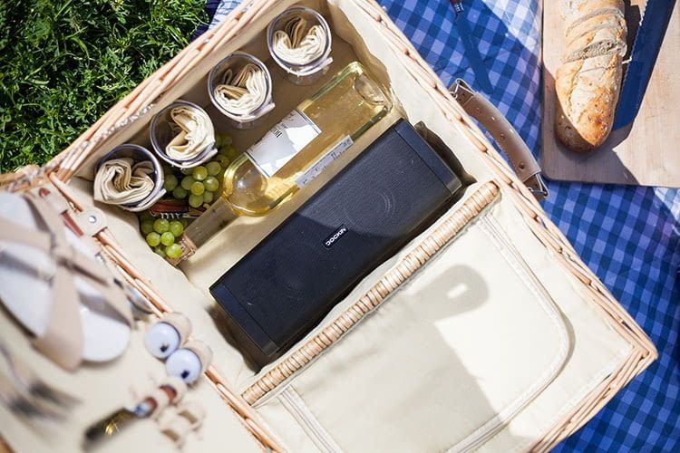 Bluetooth-Lautsprecher DOCKIN D FINE: Passt in den Picknick-Korb, wiegt aber knapp 2 Kilo