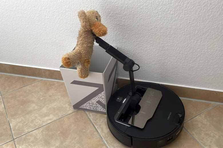 Unser Test-Ger&auml;t sammelte u.a Hundespielzeug vom Boden ein