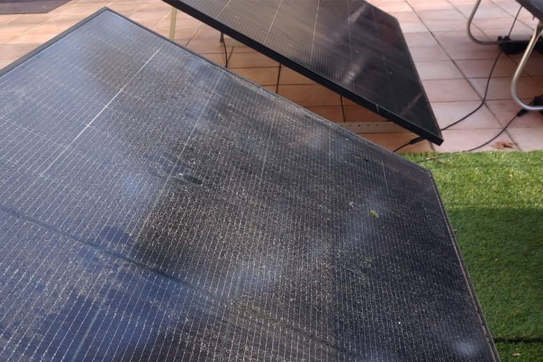 Vorne ist ein dreckiges hinten ein bereits ges&auml;ubertes Modul zu sehen