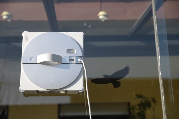 Fensterputzroboter mit Station sind ideal f&uuml;r hohe Fensterfronten, gro&szlig;e Terrassen und Winterg&auml;rten.