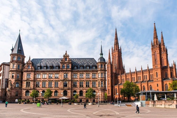 Installation & Montage einer Photovoltaikanlage mit oder ohne Stromspeicher in Wiesbaden und Umgebung