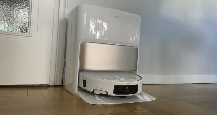 Auch die Absaugstation des MOVA V50 Ultra Complete ist vollumf&auml;nglich