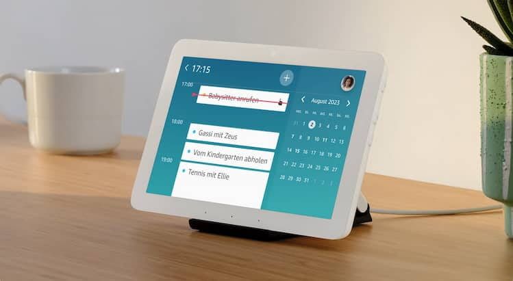 Amazon Echo Hub mit Standfuß