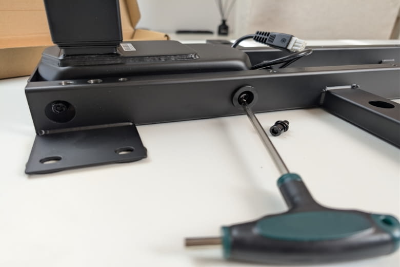 Das mitgelieferte Werkzeug erf&uuml;llt seinen Zweck.