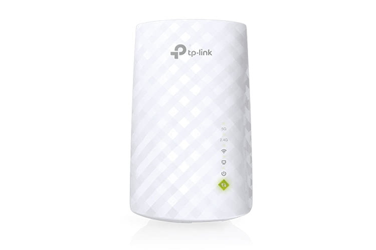 Die Installation erfolgt ganz einfach über den WPS-Knopf unten am TP-Link RE200 WLAN-Repeater