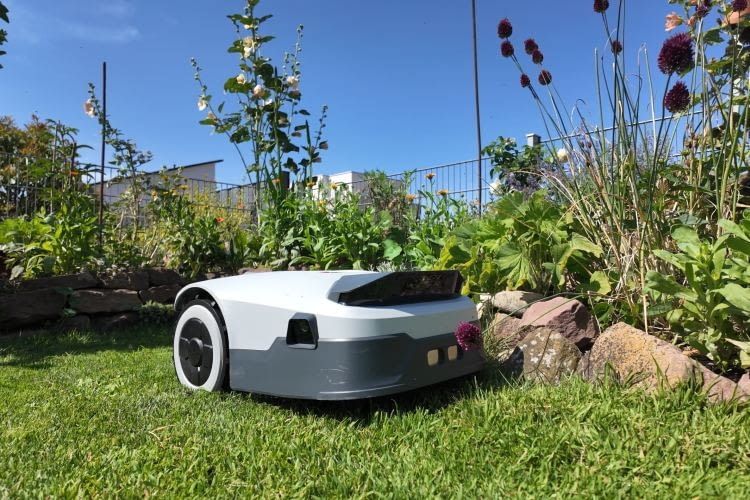 Die ANTHBOT Mähroboter sind mit insgesamt vier Kameras ausgestattet