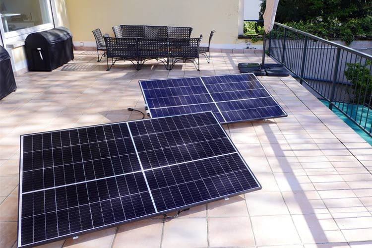 Für unseren priwatt Test haben wir die Solarmodule auf einer großen Terrasse aufgebaut