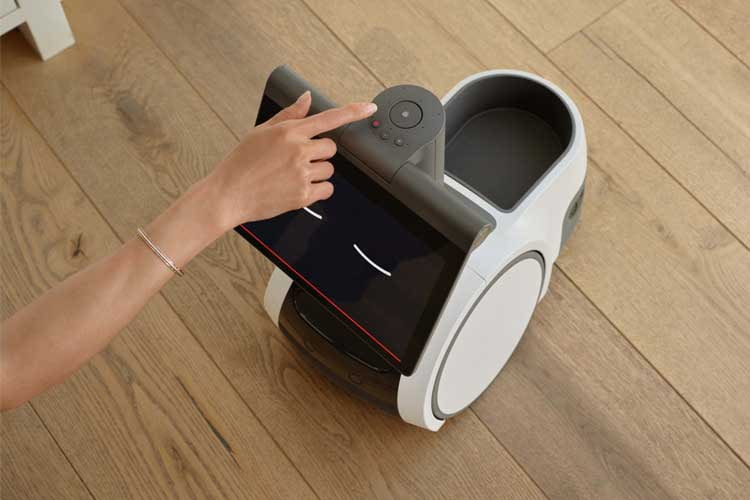 I pulsanti di controllo sembrano familiari ai possessori di Amazon Echo