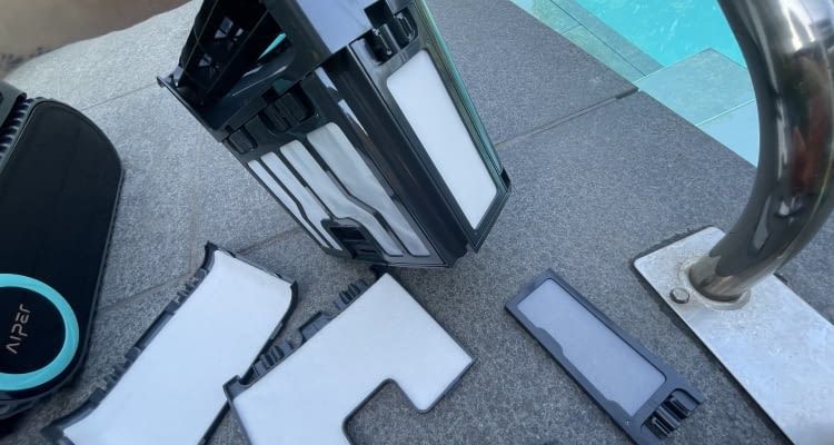 Neben dem bereits eingebauten Filter wird ein micromesh Filter mitgeliefert
